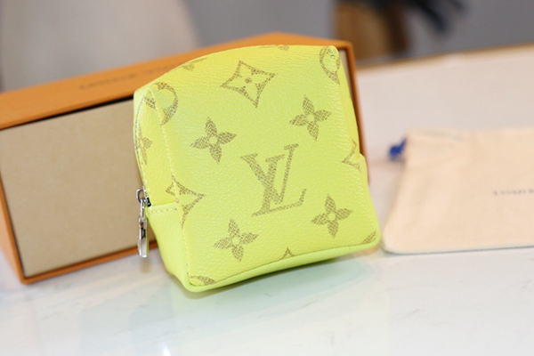 ブランドキーホルダー着用イメージ